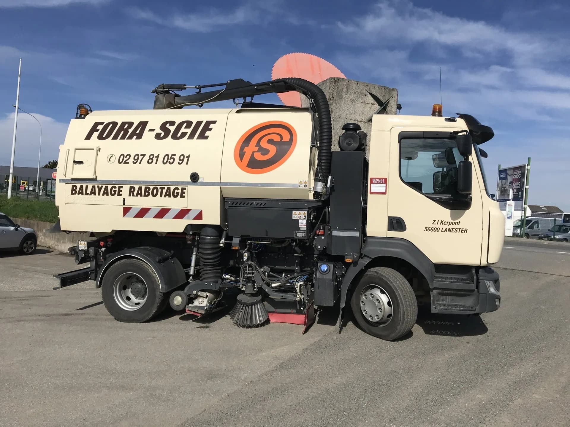 Camion de balayage fora-scie